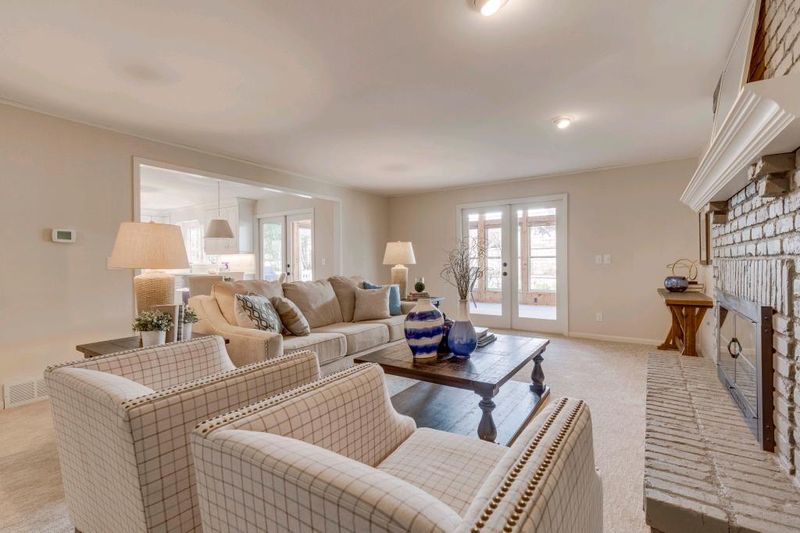 7108 Lanham Ln, Edina, MN 55439