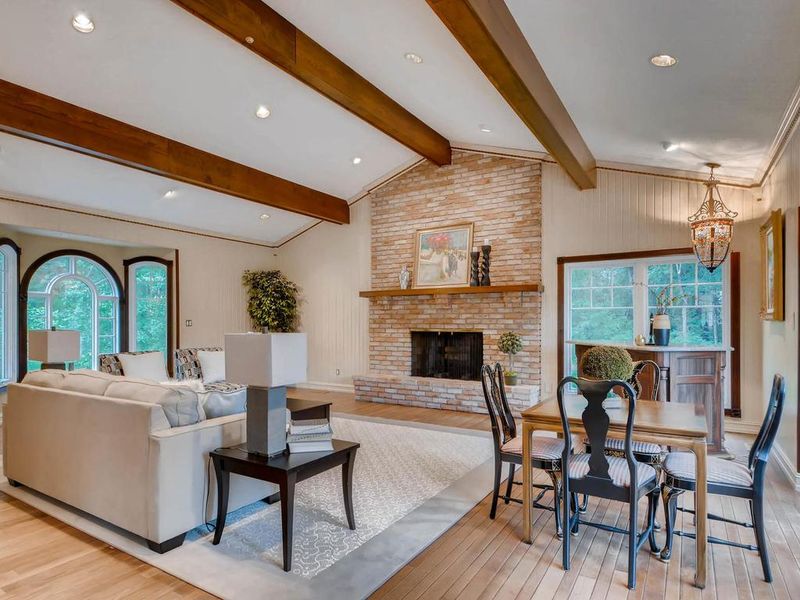 15 Oriole Ln, North Oaks, MN 55127