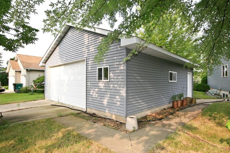 263 Westgate Ter, Winsted, MN 55395