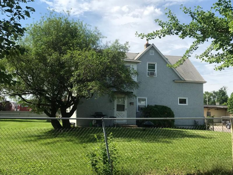 924 Mackubin St, Saint Paul, MN 55117