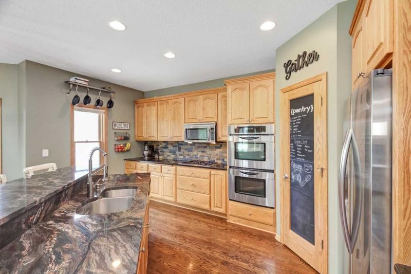 6593 E Laketowne Dr, Albertville, MN 55301