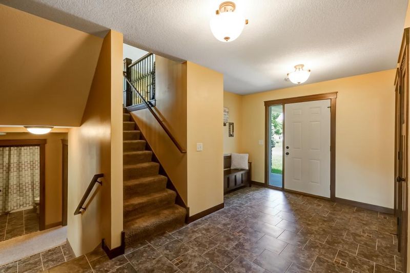 7217 Taylor Dr, Savage, MN 55378