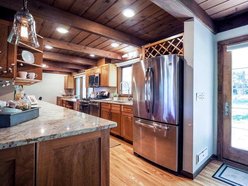 1015 Ives Ln N, Plymouth, MN 55441
