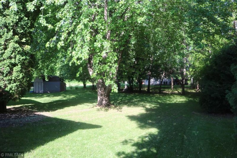 812 W Circle Dr, Montgomery, MN 56069