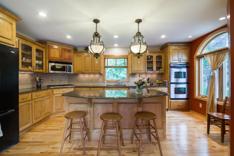 14501 Oakwood Rd, Minnetonka, MN 55345