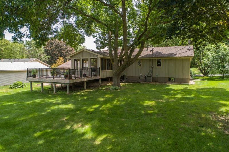 9207 Yucca Ln N, Maple Grove, MN 55369