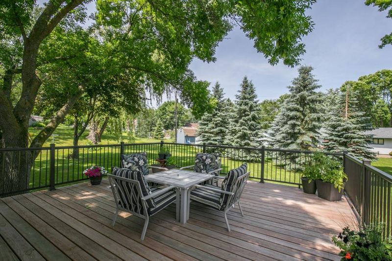 9207 Yucca Ln N, Maple Grove, MN 55369
