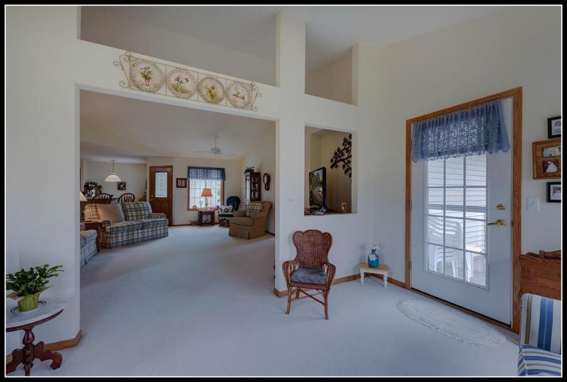 18478 Gladstone Blvd N, Maple Grove, MN 55311