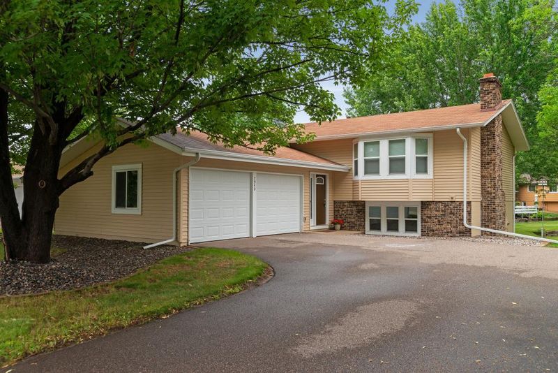 7940 Idaho Cir N, Brooklyn Park, MN 55445
