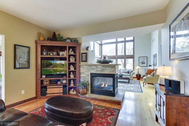 32 Forest Trl, Mahtomedi, MN 55115