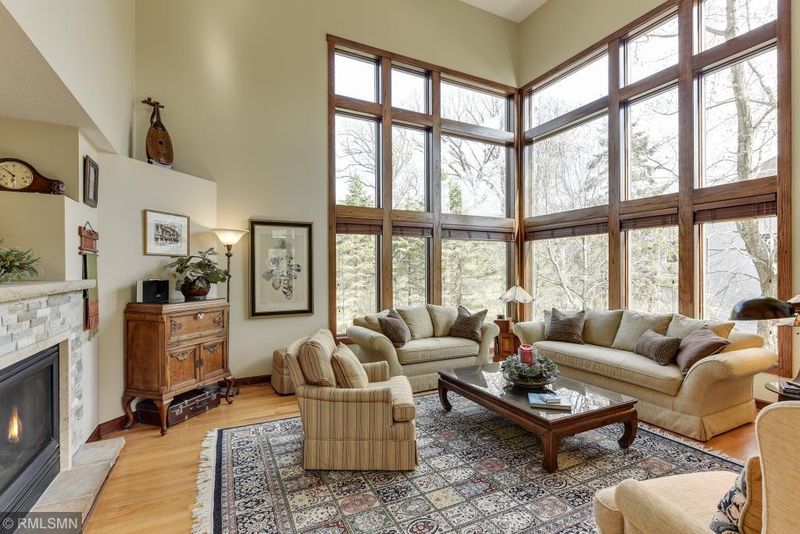 32 Forest Trl, Mahtomedi, MN 55115