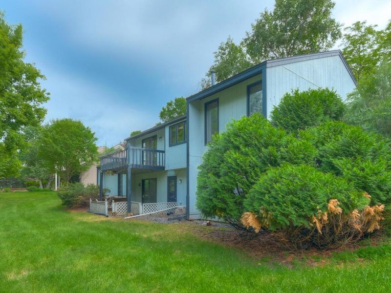 10600 Lake Fall Dr, Eden Prairie, MN 55347
