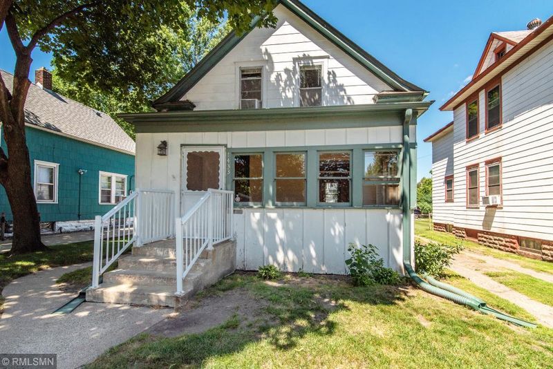 1433 Hewitt Ave, Saint Paul, MN 55104