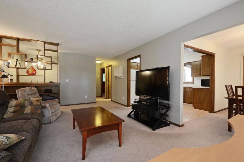 2908 Silver Lake Ct NE, Saint Anthony, MN 55421