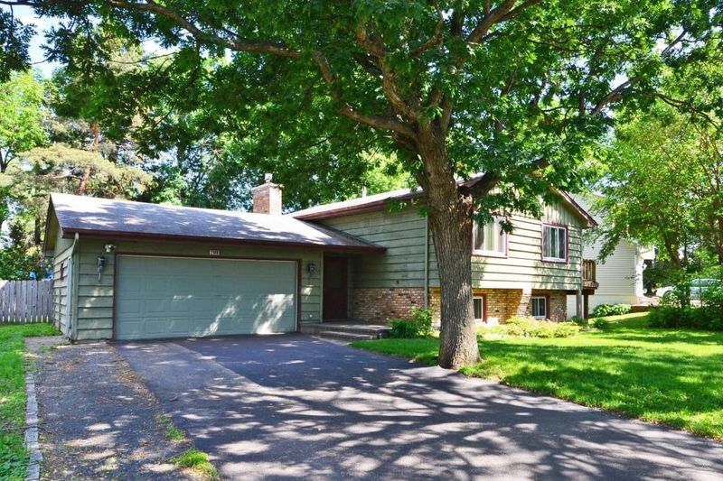2908 Silver Lake Ct NE, Saint Anthony, MN 55421