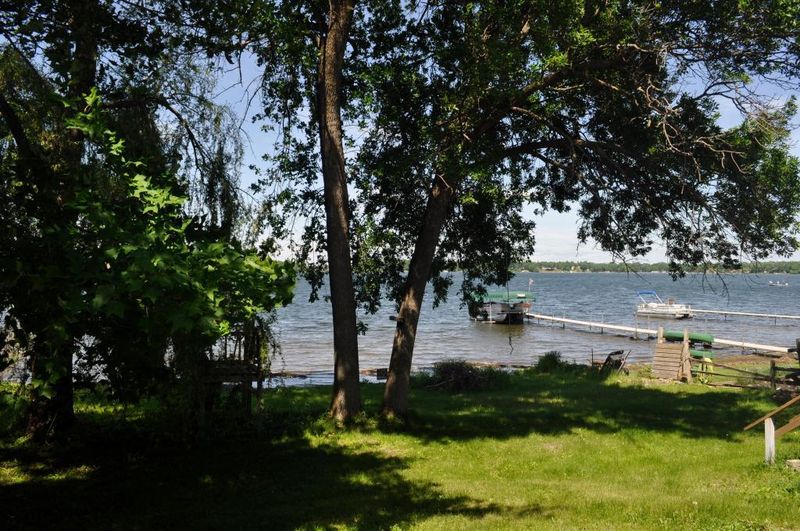 11960 Mentzer Trl, Lindstrom, MN 55045