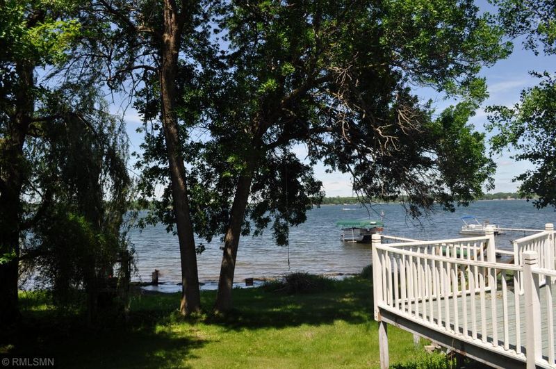 11960 Mentzer Trl, Lindstrom, MN 55045