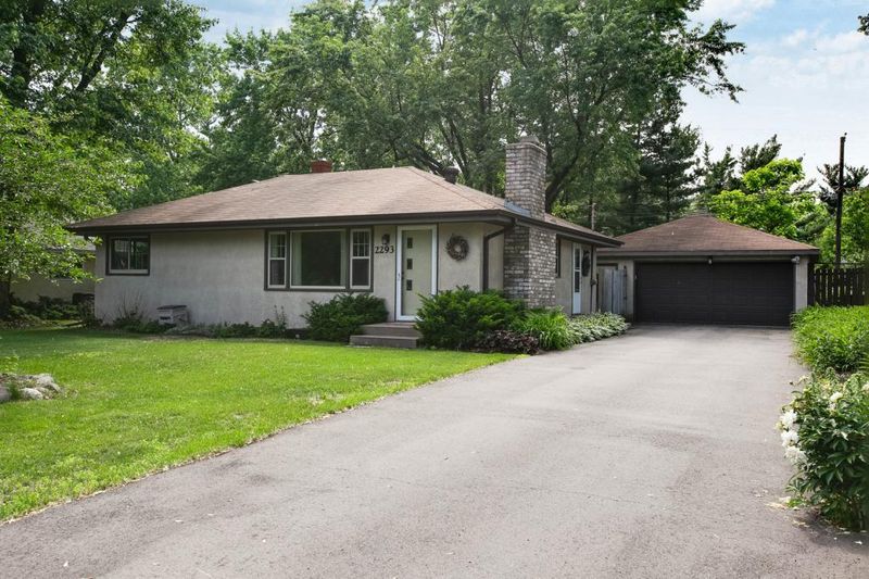 2293 Hand Ave, Roseville, MN 55113