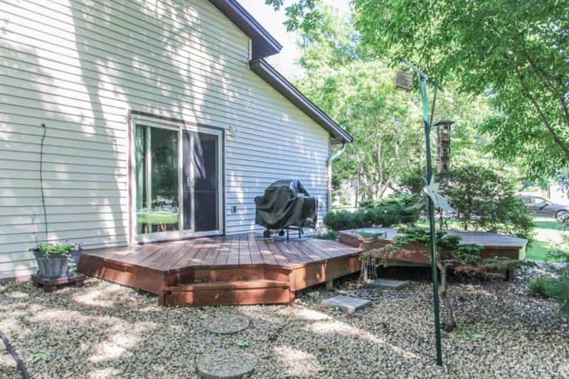 1732 Ridgewood Ave, White Bear Lake, MN 55110
