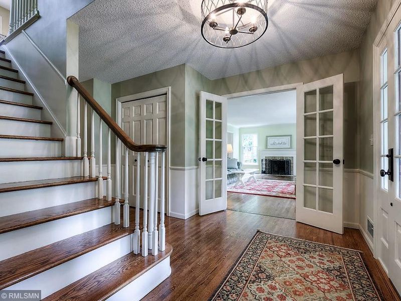 6920 Dakota Trl, Edina, MN 55439