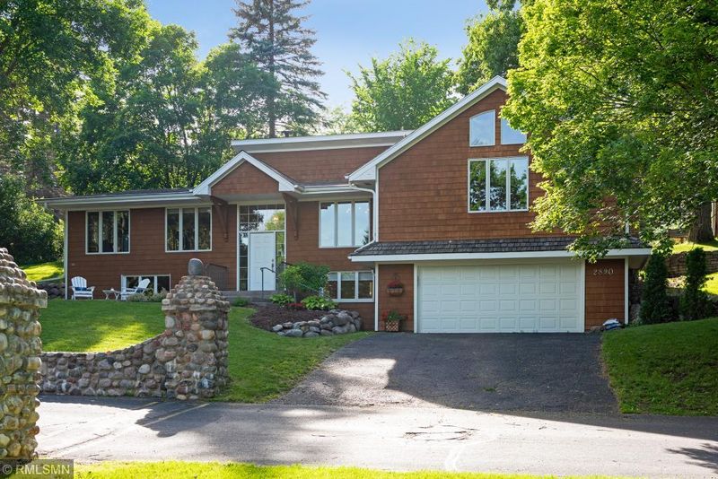 2890 East Rd, Wayzata, MN 55391