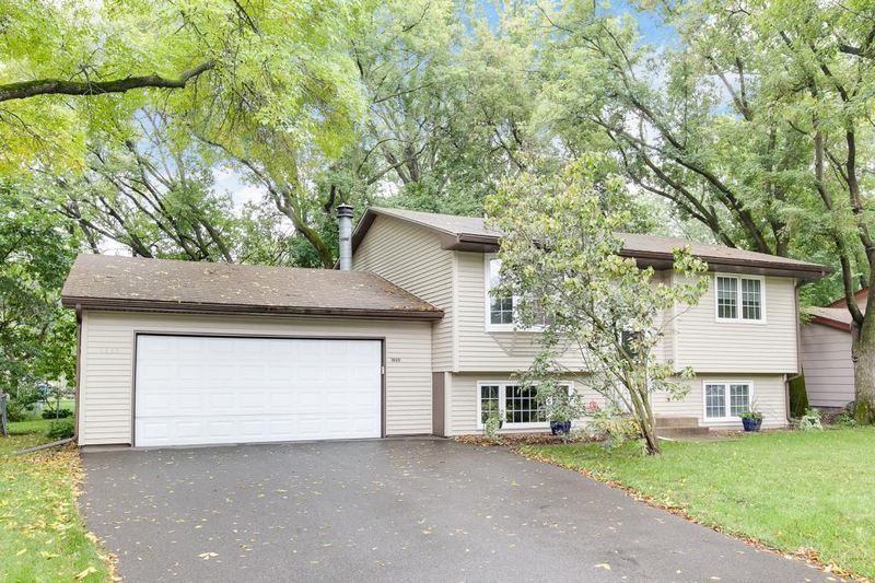 1800 Webber St, White Bear Lake, MN 55110
