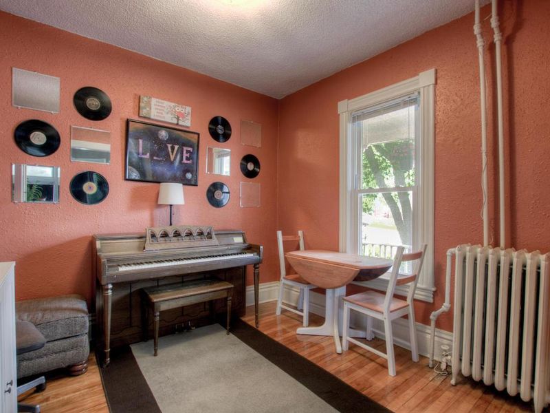 653 Lawson Ave E, Saint Paul, MN 55106