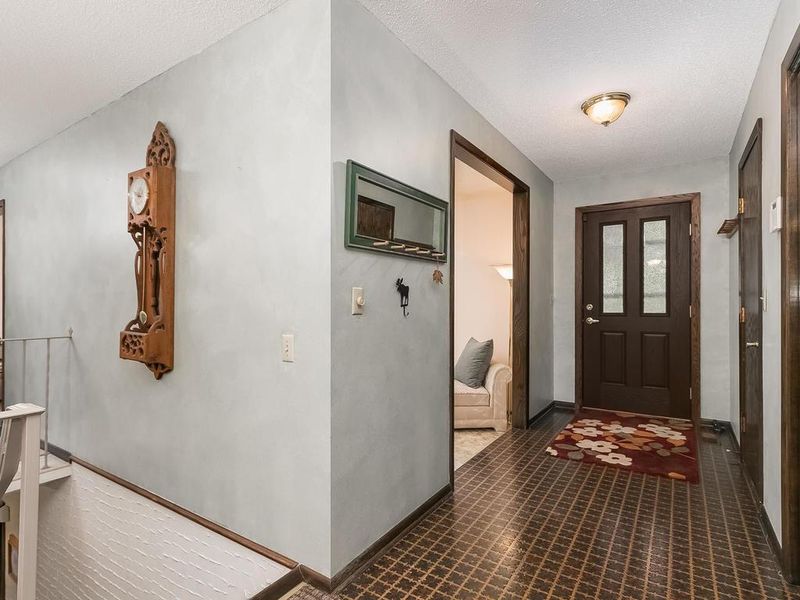 9940 Dakota Rd, Bloomington, MN 55438