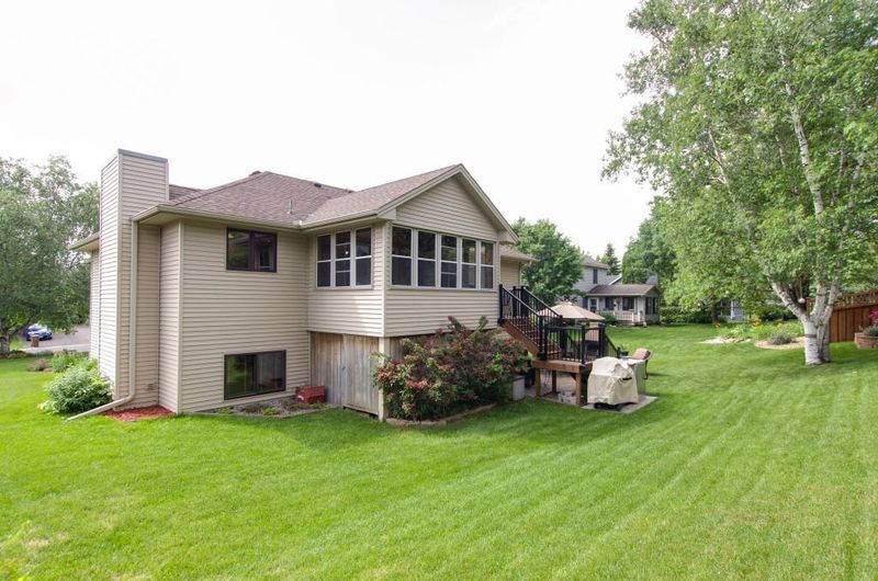 335 Wedgewood Dr, White Bear Lake, MN 55115