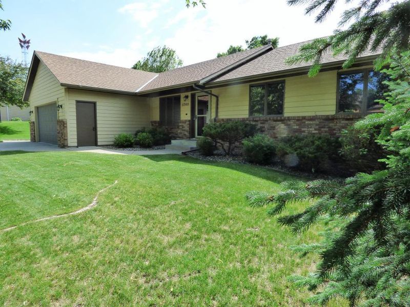 1709 Prairie Hill Rd, Saint Cloud, MN 56301
