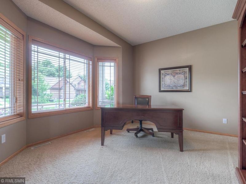 8889 Whispering Oaks Trl, Shakopee, MN 55379
