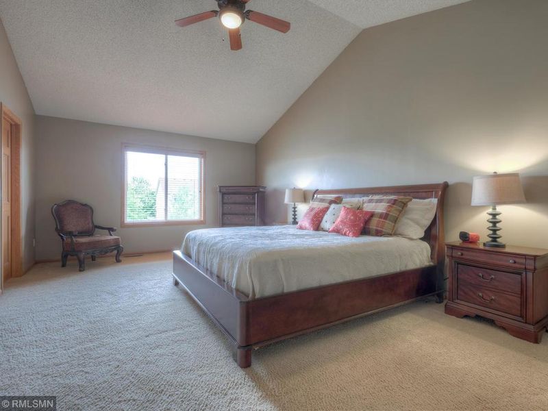 8889 Whispering Oaks Trl, Shakopee, MN 55379