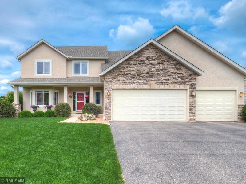 8889 Whispering Oaks Trl, Shakopee, MN 55379