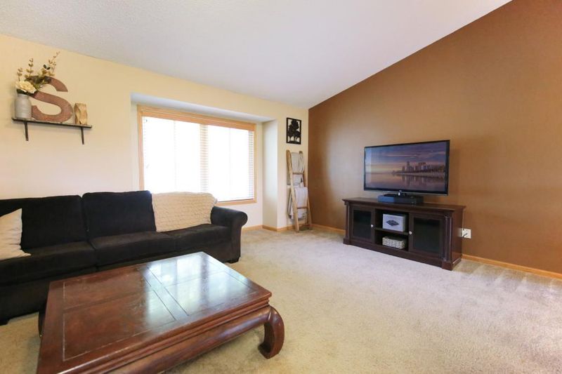758 Dakota Cir, Shakopee, MN 55379