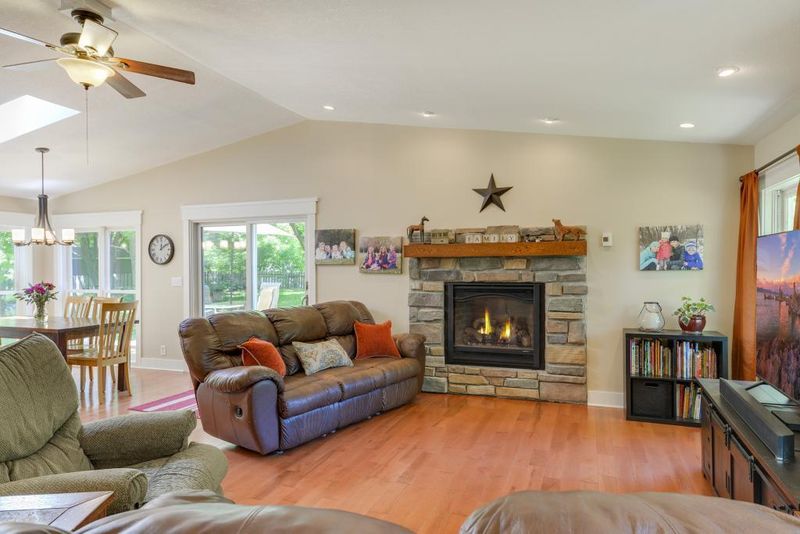 3867 Susan Ln, Minnetonka, MN 55345