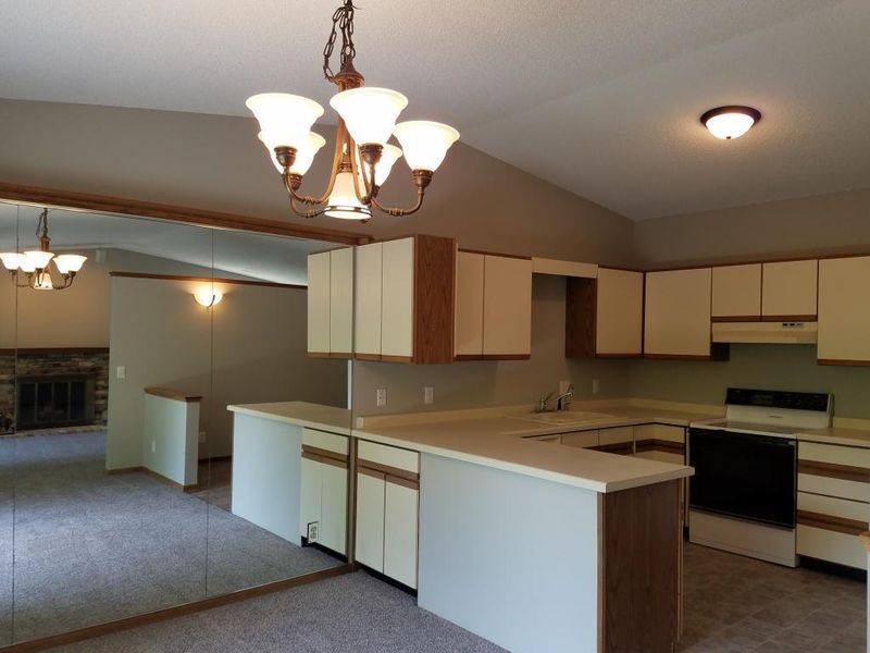 7025 Edenvale Blvd, Eden Prairie, MN 55346