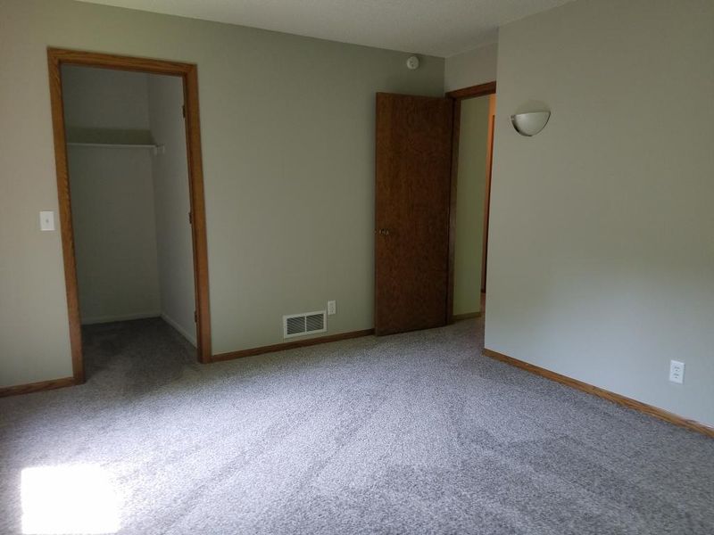 7025 Edenvale Blvd, Eden Prairie, MN 55346