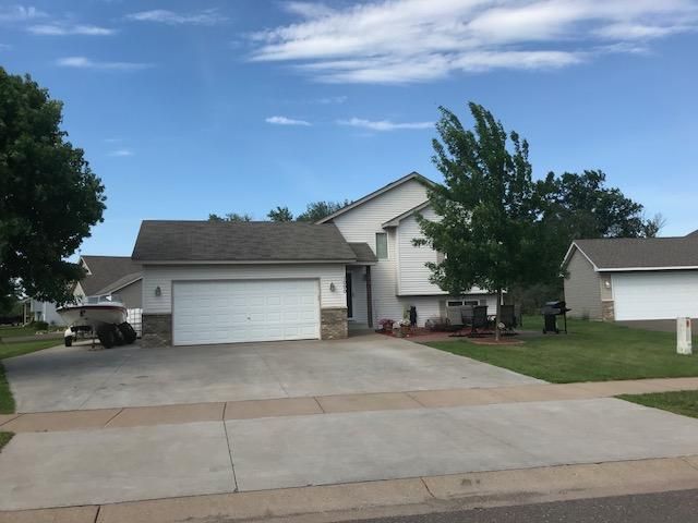 1000 Palomino St, Braham, MN 55006