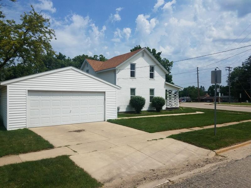 548 Mill St, Zumbrota, MN 55992