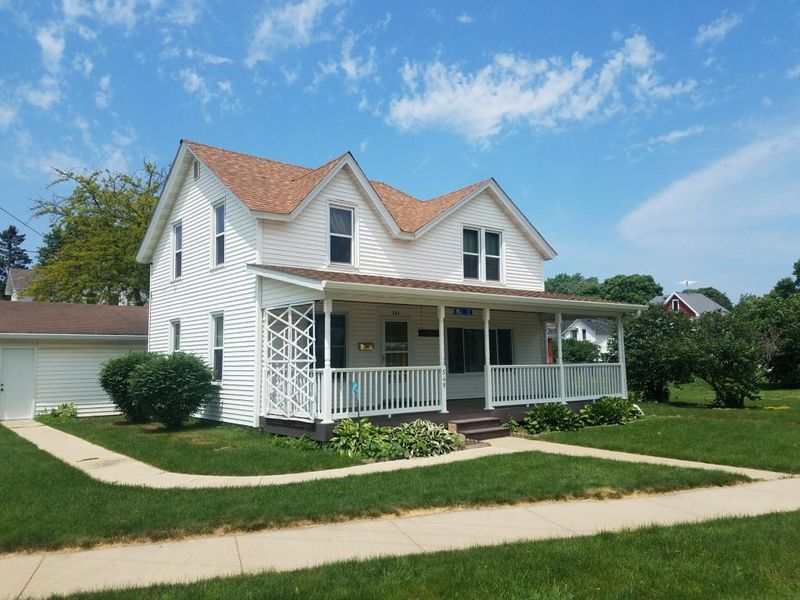 548 Mill St, Zumbrota, MN 55992