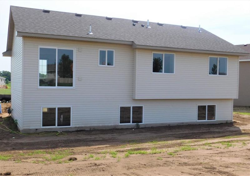 1107 8th Ave SW, Isanti, MN 55040