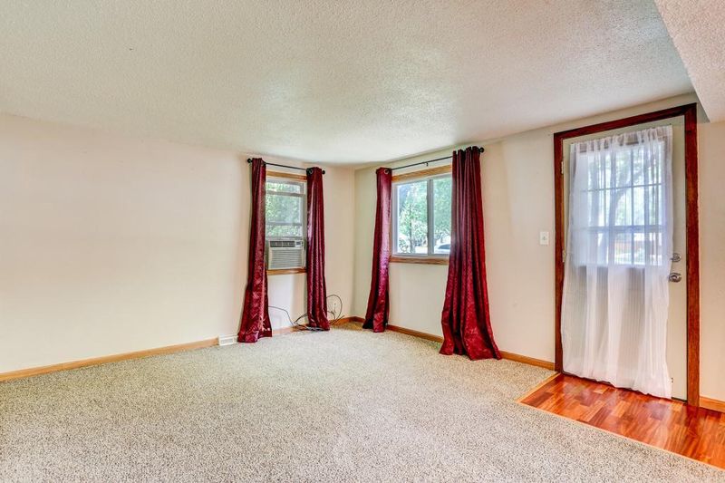 709 Broadway Ave S, Sauk Rapids, MN 56379
