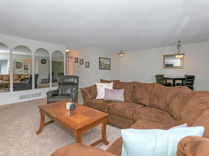 8718 134th St W, Apple Valley, MN 55124