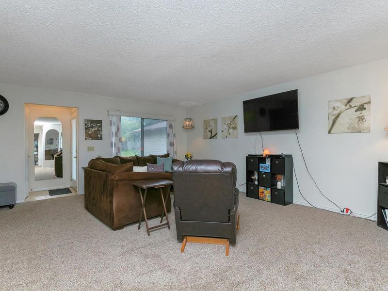 8718 134th St W, Apple Valley, MN 55124