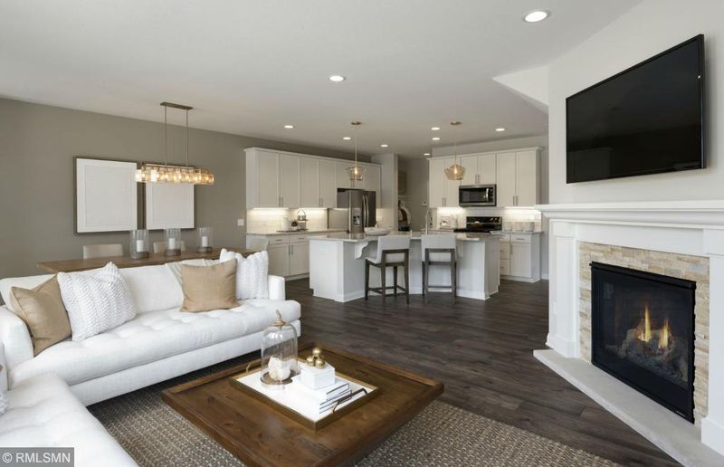725 Maggie Way, Chanhassen, MN 55317
