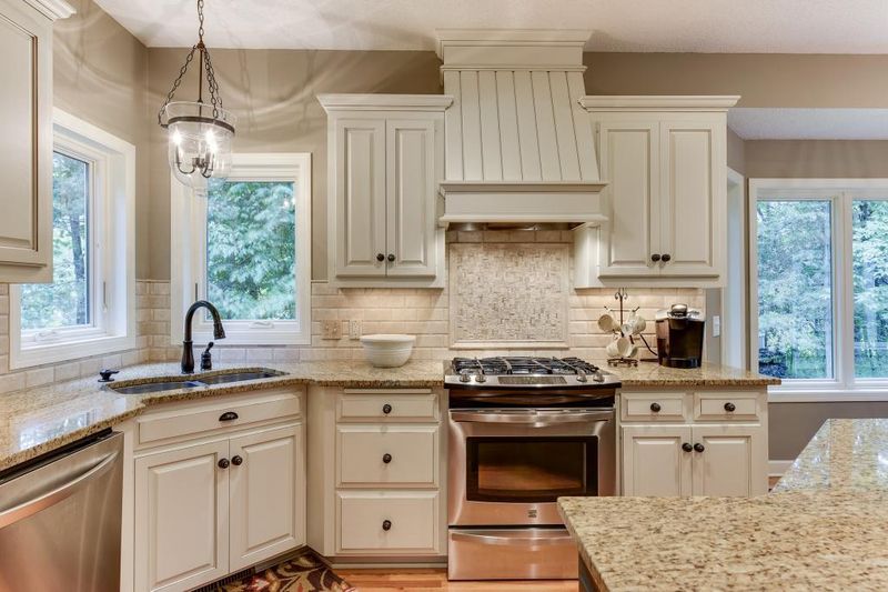 8096 Crescent Ct, Eden Prairie, MN 55347
