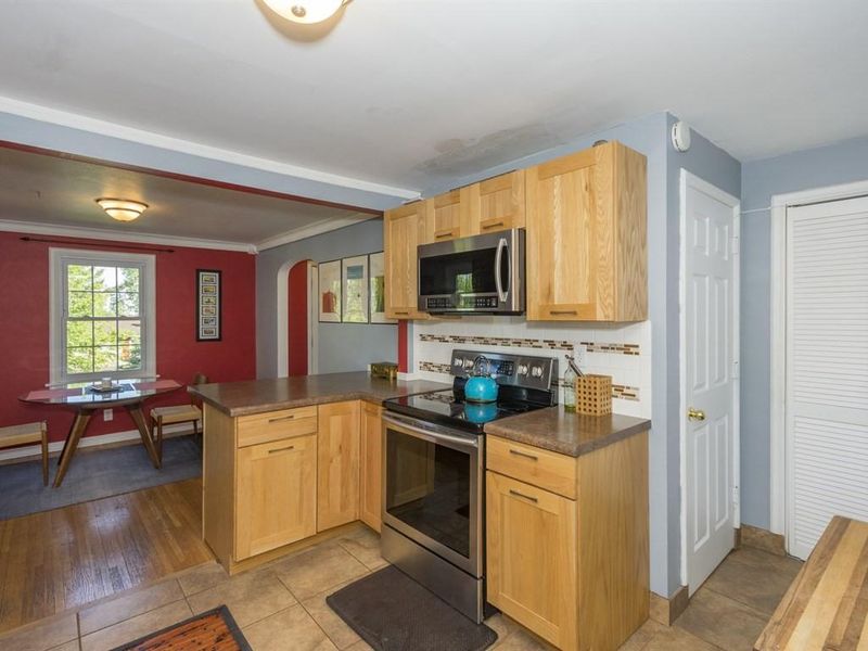 2713 E 2nd St, Duluth, MN 55812