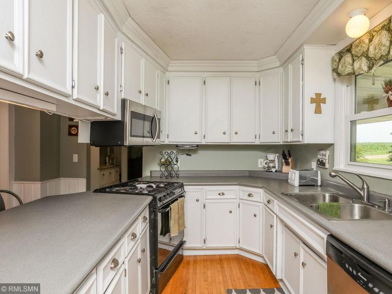 4790 Omer Ave SW, Cokato, MN 55321
