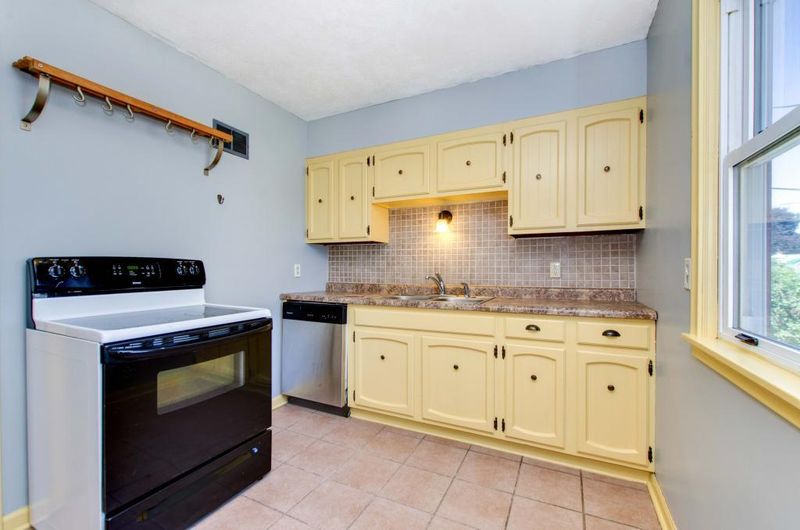 1693 Nebraska Ave E, Saint Paul, MN 55106