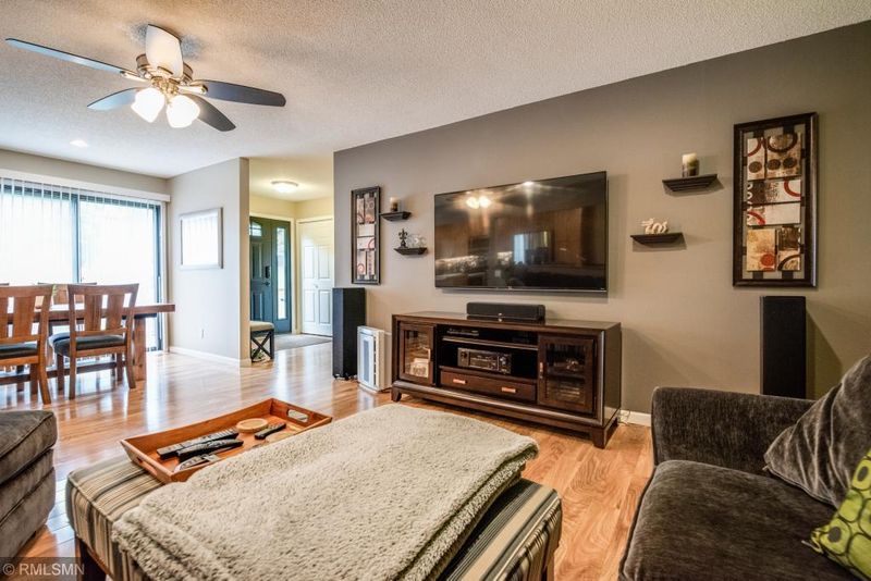 8726 134th St W, Apple Valley, MN 55124